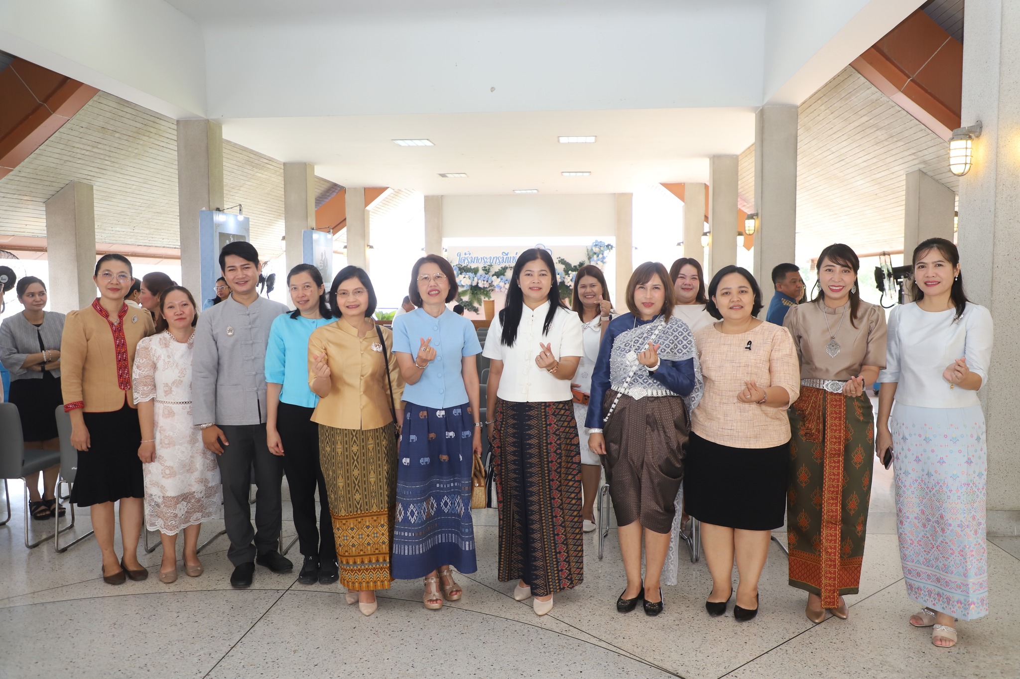 title - มากกว่าความรักระหว่างคู่ครอง คือความรักต่อปวงชน ส.ป.ก. จัดงาน “รักแห่งศิลป์ รักแห่งแผ่นดิน” พลังแห่งศิลปะที่เชื่อมโยงสถาบันและประชาชน